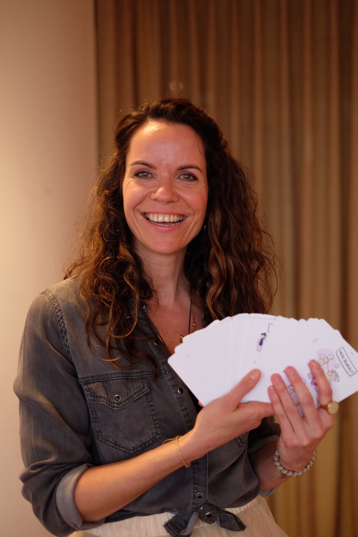 Sylvia met het State Shift deck