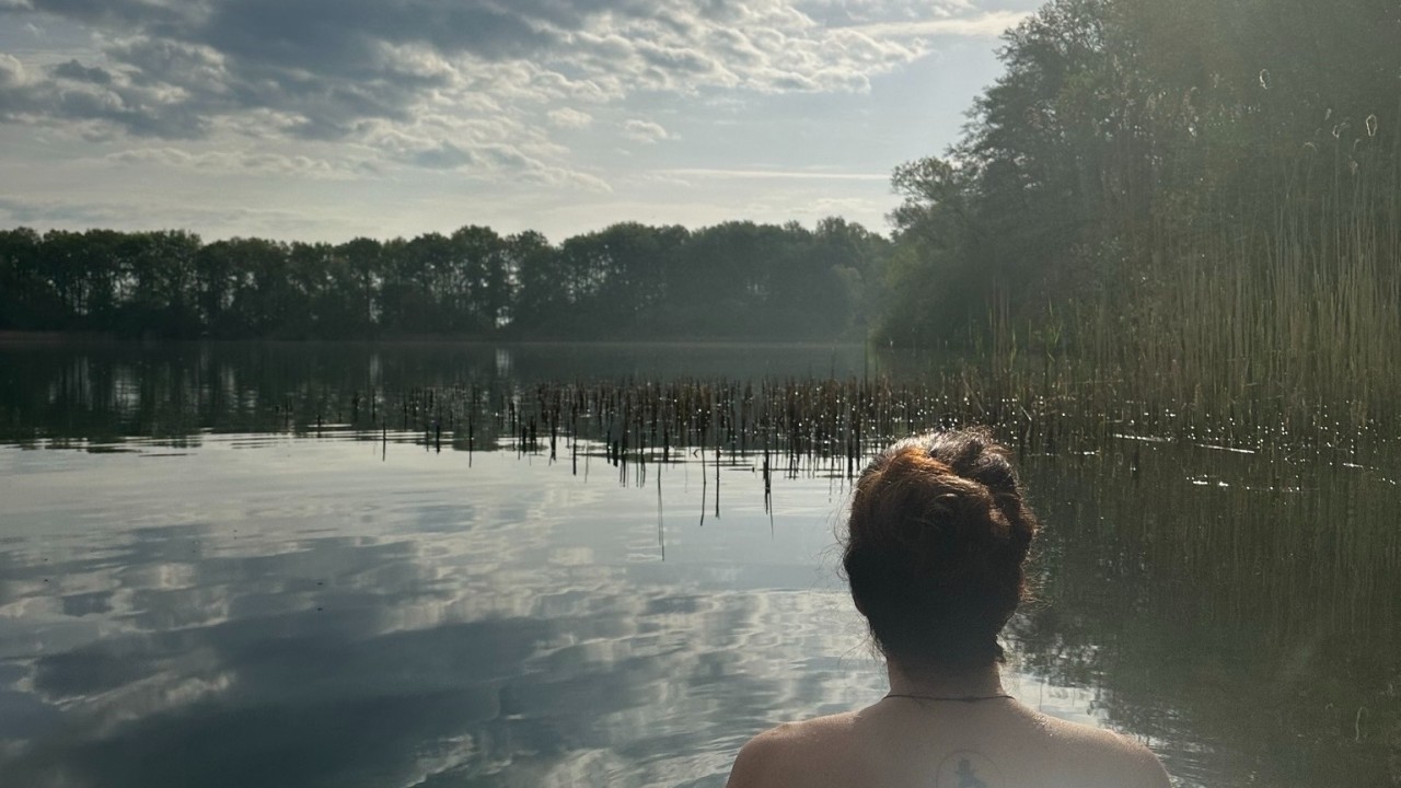 koud water dippen in meer